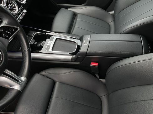 Used 2025 Mercedes-Benz GLA 250 image 34