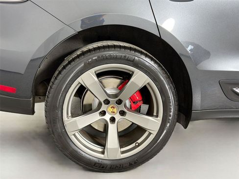 Certified 2023 Porsche Macan S AWD/4WD image 13