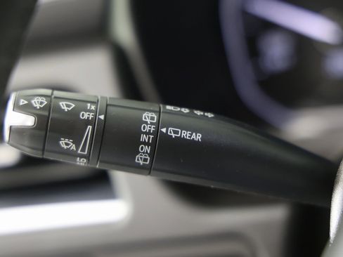 Used 2021 GMC Yukon SLT w/ SLT Premium Package image 18