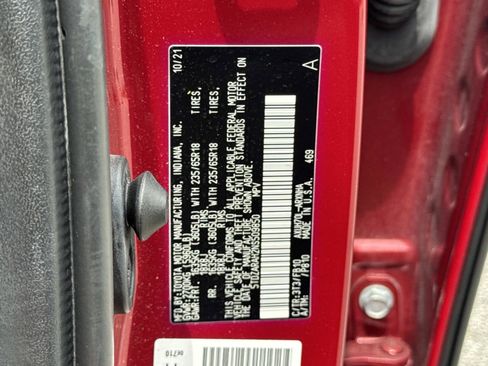 Used 2022 Toyota Highlander LE FWD image 33