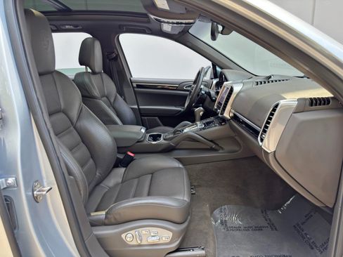 Used 2017 Porsche Cayenne Platinum Edition AWD/4WD image 15