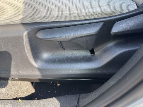 Used 2024 Toyota Corolla Cross L image 13