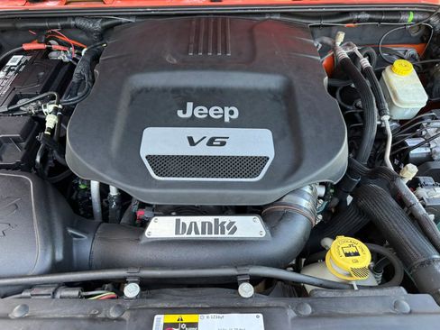 Used 2015 Jeep Wrangler Unlimited Rubicon AWD/4WD image 30