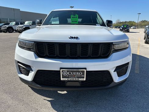 Used 2024 Jeep Grand Cherokee Altitude AWD/4WD image 14