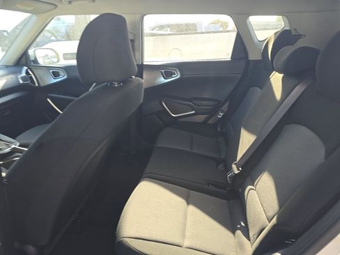 Used 2023 Kia Soul LX w/ LX Technology Package FWD image 16