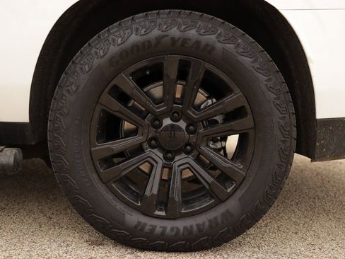 Certified 2025 Chevrolet Suburban Z71 w/ Z71 Off-Road Package image 47