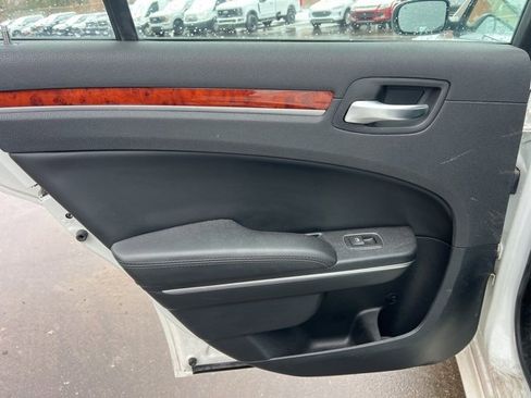 Used 2014 Chrysler 300 AWD w/ Driver Convenience Group image 15