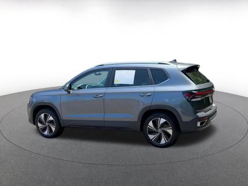 Used 2026 Volkswagen Taos SE AWD/4WD image 10