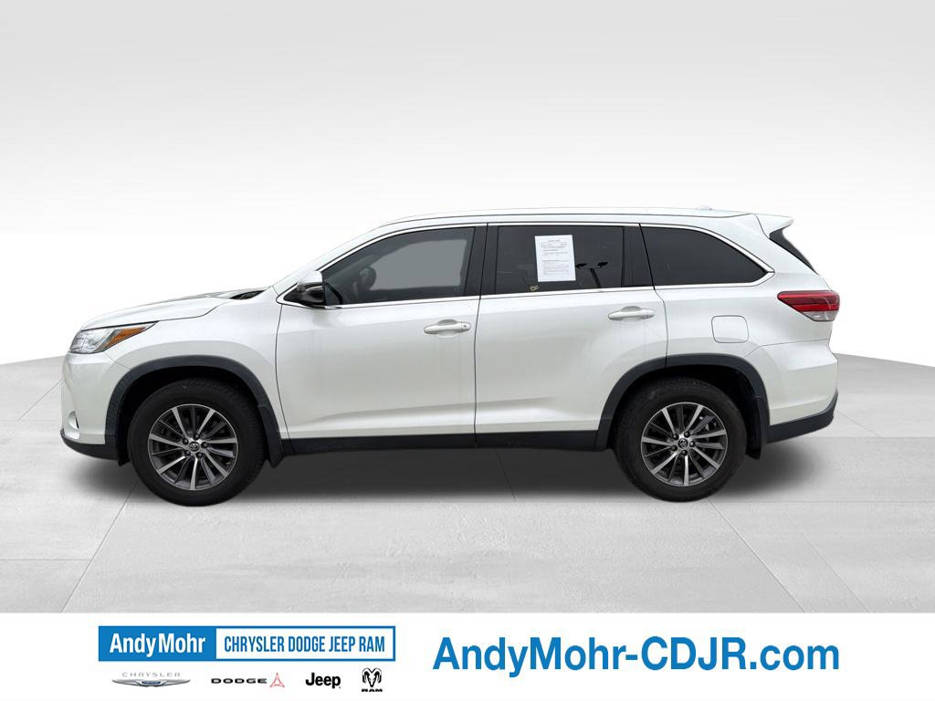 Used 2019 Toyota Highlander XLE AWD/4WD image 4