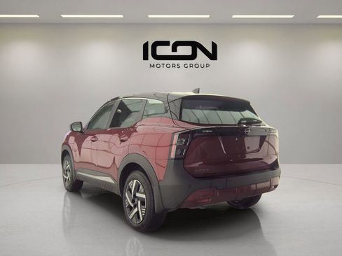 Used 2025 Nissan Kicks SV w/ Charging Package FWD image 2