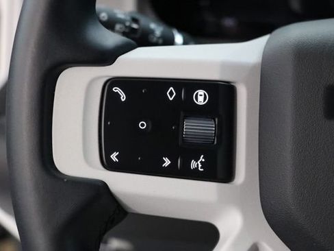 Used 2025 Land Rover Defender 110 X-Dynamic SE AWD/4WD image 18