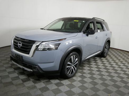 Used 2023 Nissan Pathfinder Platinum image 7