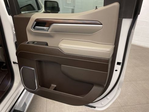 Used 2023 GMC Sierra 1500 SLT w/ SLT Premium Package image 30