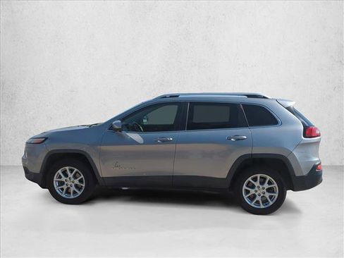 Used 2016 Jeep Cherokee Latitude w/ Comfort/Convenience Group image 9