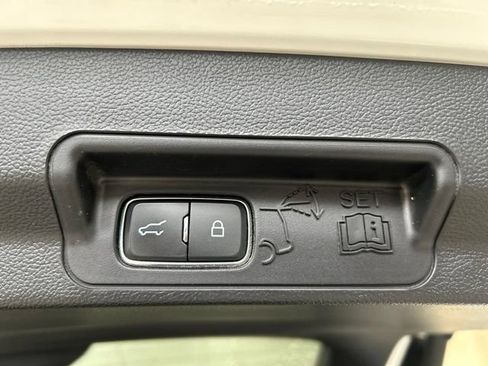 Used 2022 Ford Explorer XLT w/ Equipment Group 202A AWD/4WD image 7