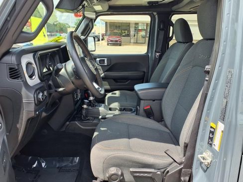 Used 2024 Jeep Wrangler Unlimited Sahara image 4