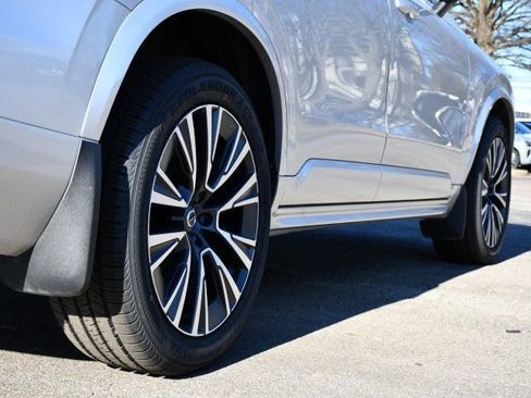 Certified 2022 Volvo XC90 T6 Momentum w/ Climate Package image 9
