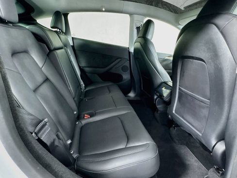 Used 2025 Tesla Model Y Long Range RWD image 25