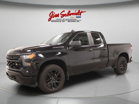Used 2023 Chevrolet Silverado 1500 Custom AWD/4WD image 2