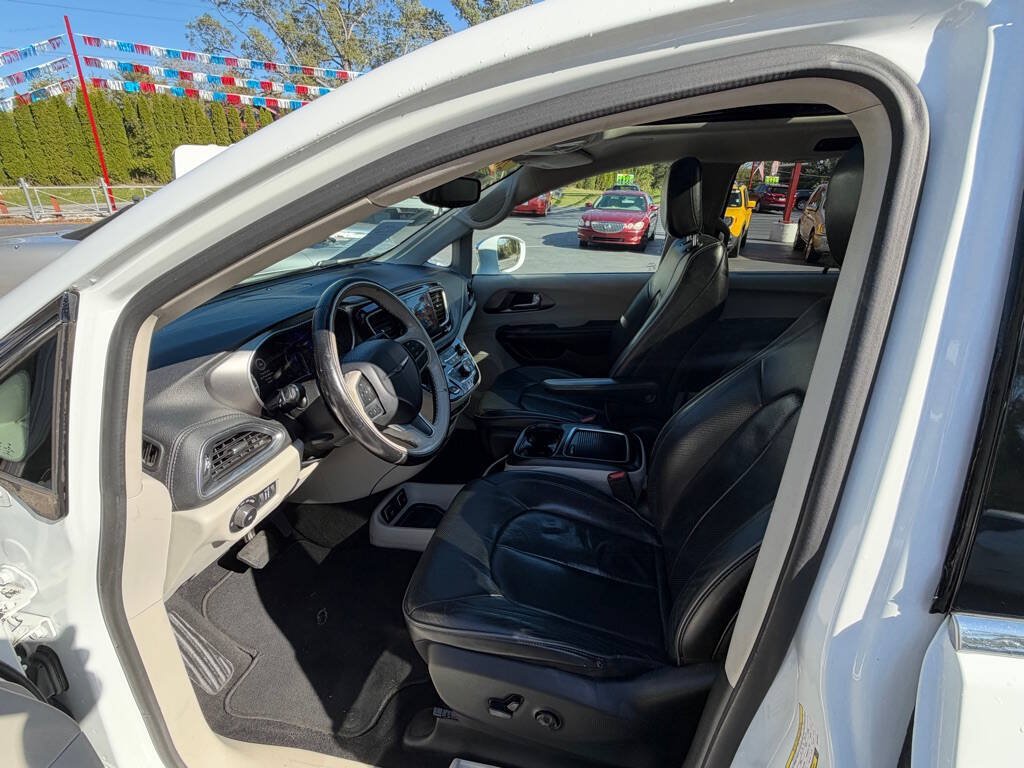 Used 2018 Chrysler Pacifica Limited FWD image 9