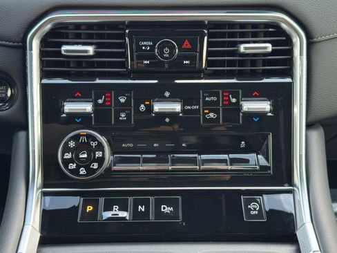 Used 2025 Nissan Armada SL AWD/4WD image 32
