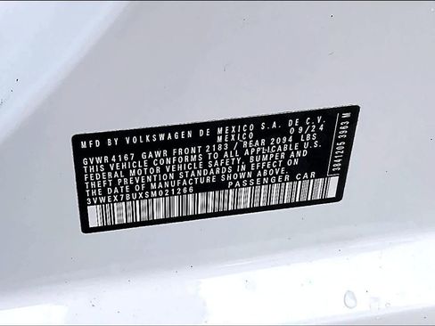 Used 2025 Volkswagen Jetta SE image 33