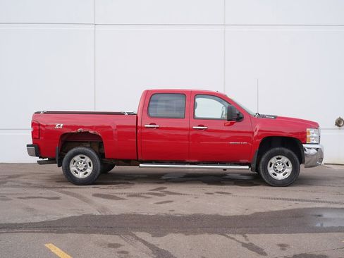 Used 2010 Chevrolet Silverado 2500 LT w/ Interior Plus Package image 2