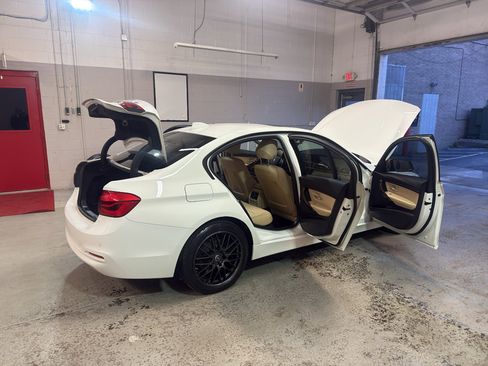 Used 2017 BMW 320i xDrive Sedan image 12