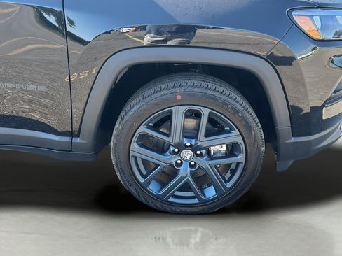 New 2026 Jeep Compass Latitude AWD/4WD image 31