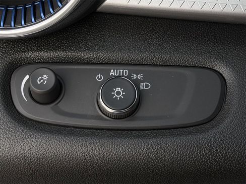 Used 2025 Chevrolet Trax LT w/ LT Convenience Package image 23