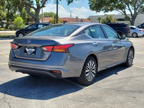 Used 2025 Nissan Altima 2.5 SV FWD image 4
