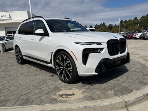 Used 2024 BMW X7 xDrive40i w/ Executive Package image 7