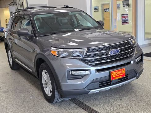 Used 2023 Ford Explorer XLT w/ Equipment Group 202A AWD/4WD image 3