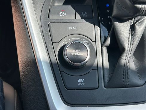 Used 2023 Toyota RAV4 XLE Premium image 30