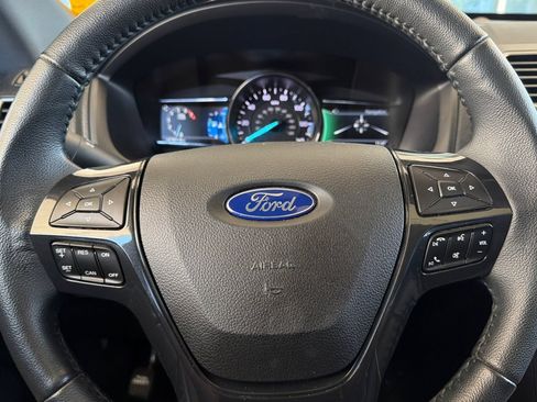 Used 2018 Ford Explorer XLT w/ Equipment Group 202A FWD image 26