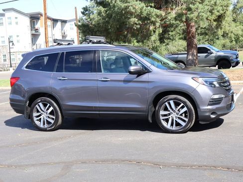 Used 2017 Honda Pilot Elite image 2