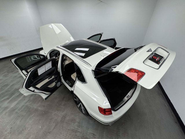 Used 2020 Bentley Bentayga AWD/4WD image 19
