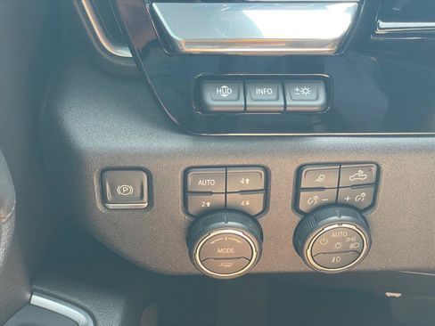 Used 2024 Chevrolet Silverado 1500 High Country w/ High Country Premium Package AWD/4WD image 21