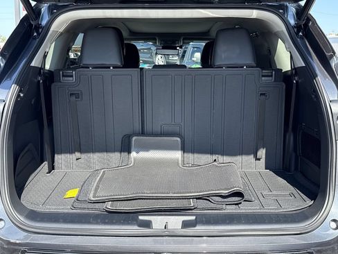 Used 2023 Toyota Highlander Platinum FWD image 27