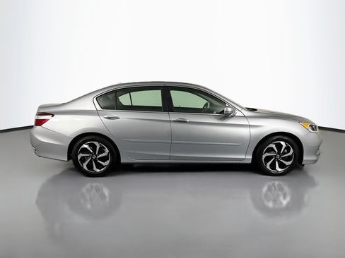 Certified 2017 Honda Accord EX-L image 4