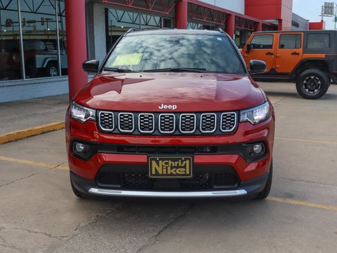 Used 2025 Jeep Compass Limited AWD/4WD image 3