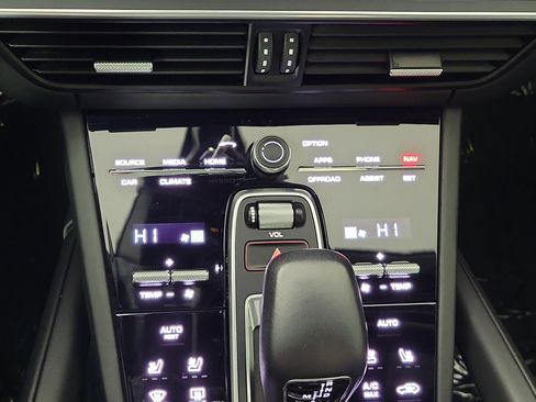 Used 2022 Porsche Cayenne Turbo S image 21