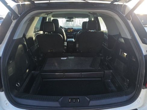 Used 2022 Ford Explorer Limited w/ Equipment Group 301A image 10