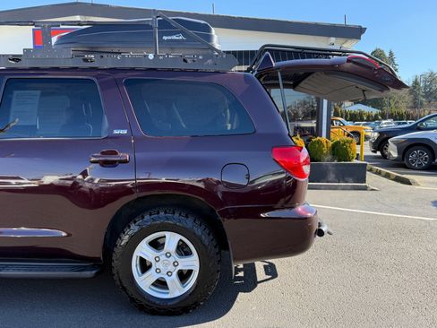 Used 2012 Toyota Sequoia SR5 w/ Premium Pkg image 9