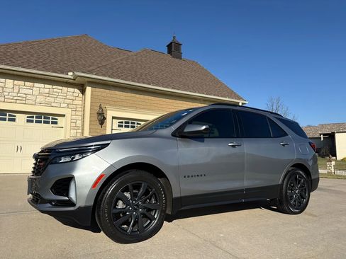 Used 2023 Chevrolet Equinox RS image 2