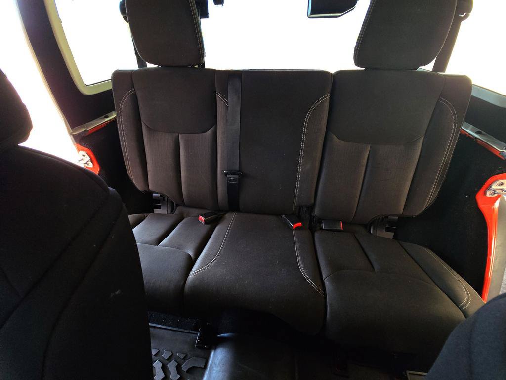 Used 2015 Jeep Wrangler Unlimited Rubicon w/ Connectivity Group AWD/4WD image 15