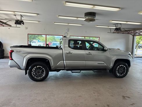 Used 2024 Toyota Tacoma TRD Sport w/ TRD Sport Premium Package AWD/4WD image 27
