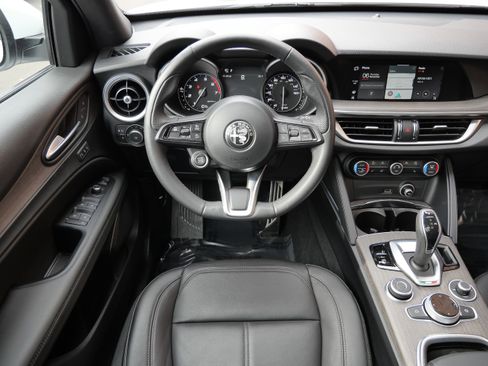 Used 2023 Alfa Romeo Stelvio Ti image 12