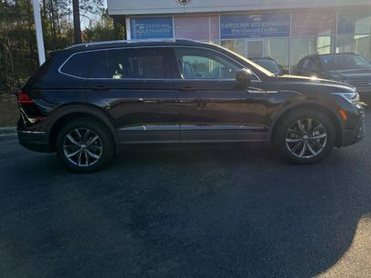 Used 2022 Volkswagen Tiguan SE w/ Panoramic Sunroof Package