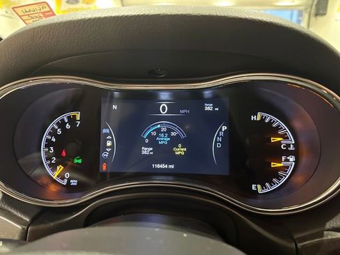 Used 2018 Jeep Grand Cherokee Altitude image 27